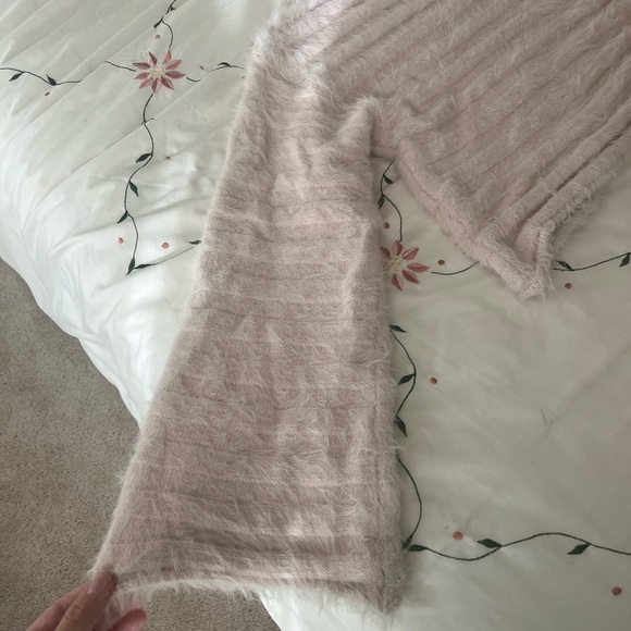 Pink sweater - Picture 2 of 3